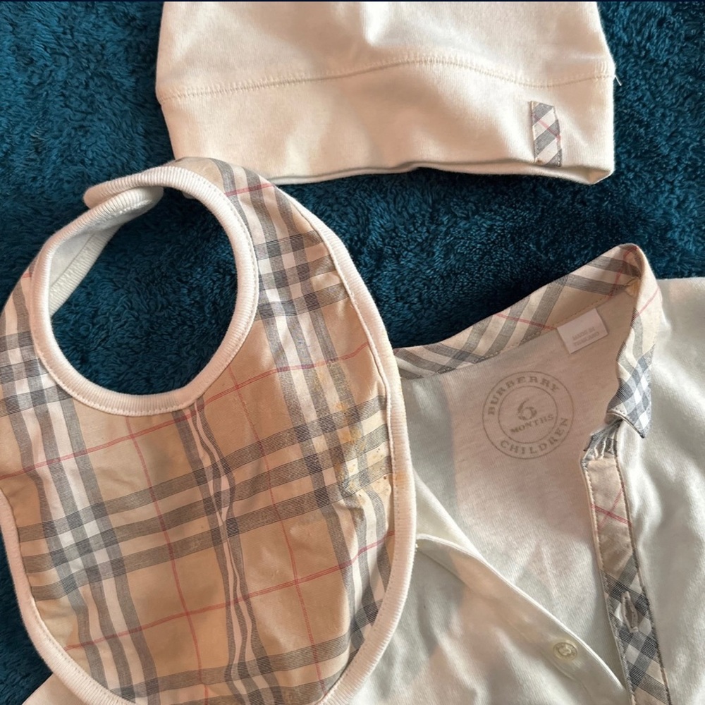 Burberry Infant Set - Picture 3 of 4